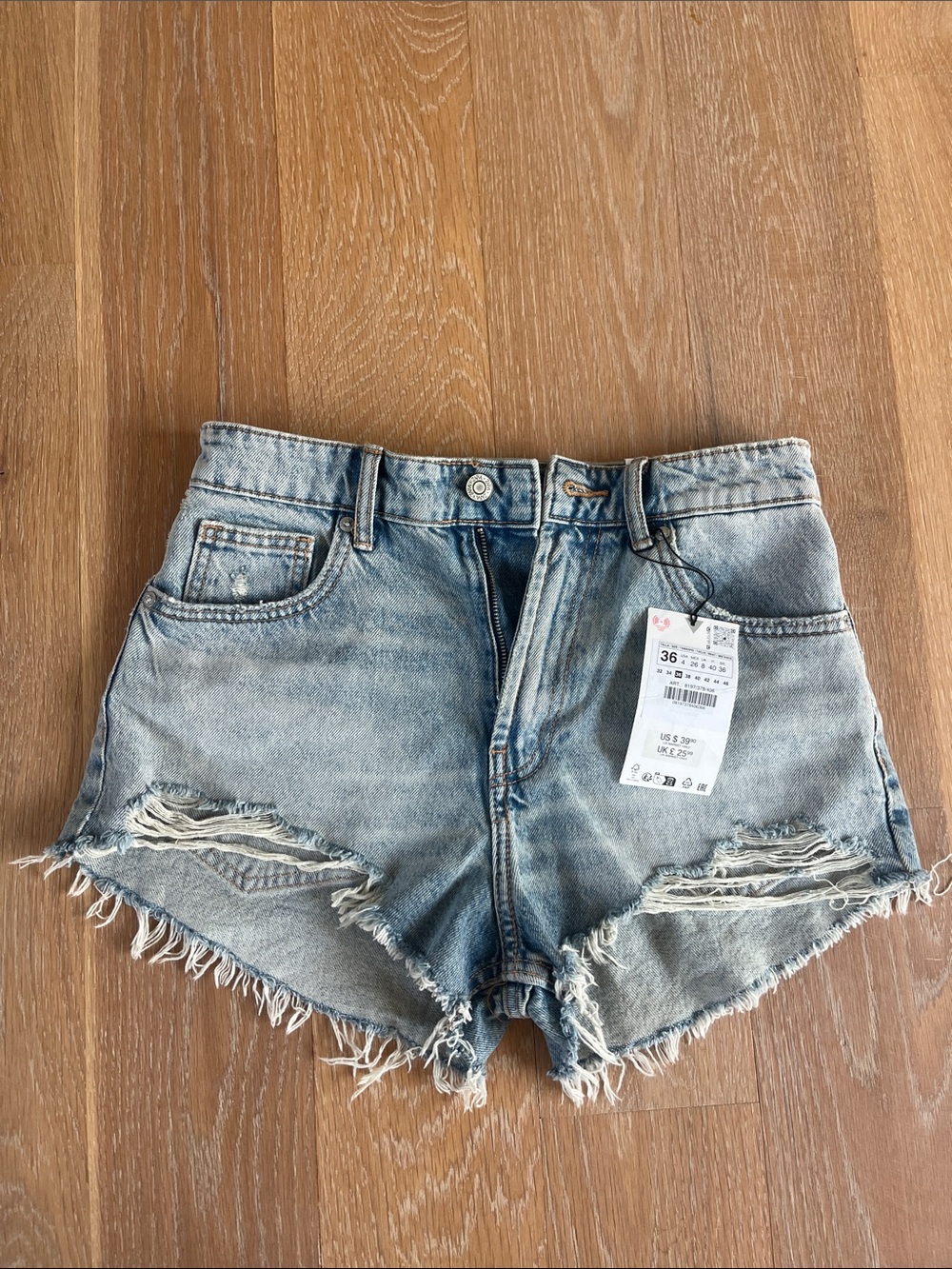 NWT Zara High Rise Curved Denim Shorts US size 4